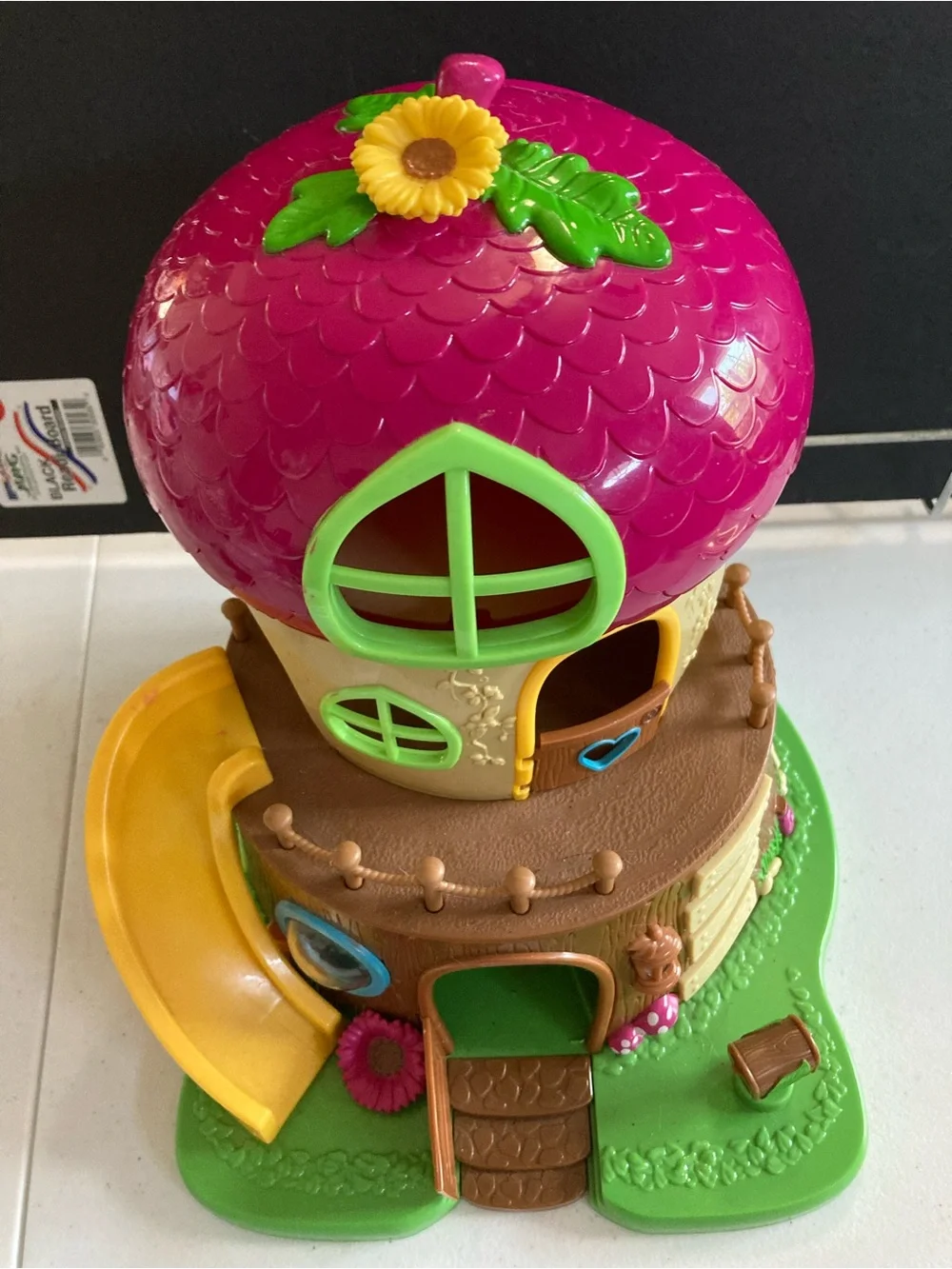 Woodzeez Acorn Treehouse Mushroom Playhouse Adventure Toy Li- Pink & Yellow